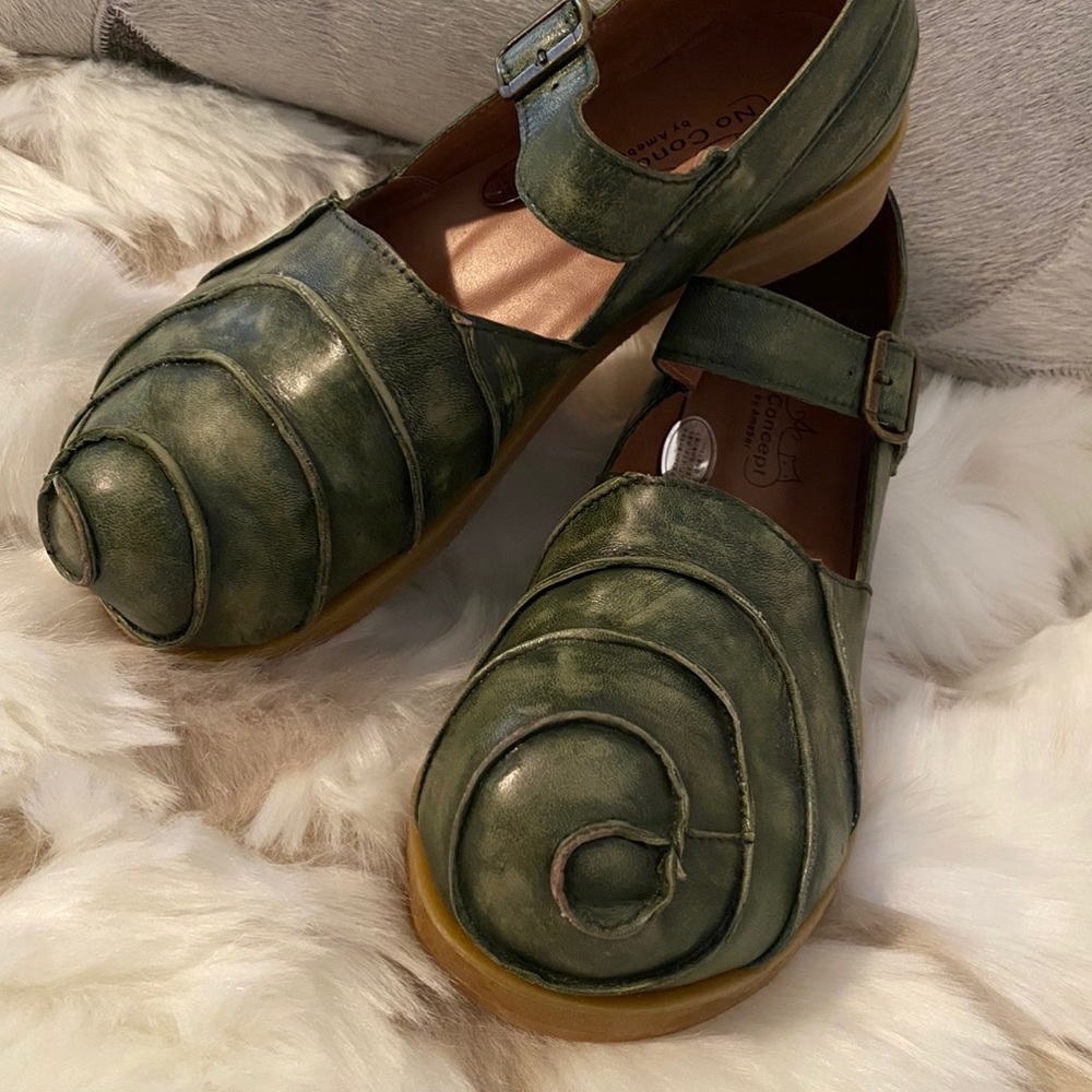 Shoes - Picture 3 of 3